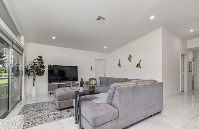 518 Woodgate Cir Gallery 2