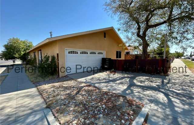 Beautiful 4 Bed/2 Bath Home in Taft w/ RBP  Security Deposit Alternative Option photos photos