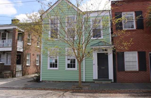 2 bed / 2 bath w/Study on Wentworth St! ~ Available on May 30, 2025 photos photos