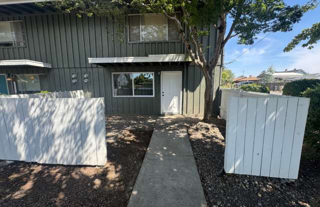 (248 - 277) 1 Bdrm Downstairs W/ Private Yard Area photos photos