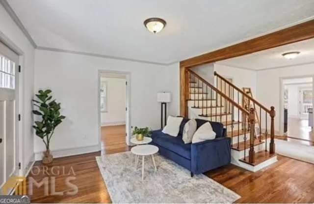 3746 Myrtle Street Gallery 4