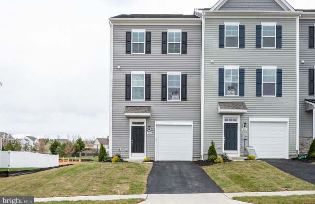 301 HILLSDALE PLACE - 301 Hillsdale Place, Martinsburg, WV 25403