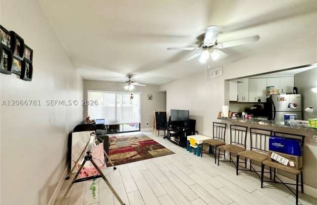 9427 Fontainebleau Blvd Gallery 4