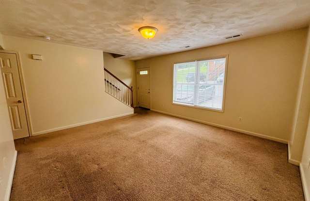 2 Bedroom, 1.5 Bath Townhouse Gallery 3