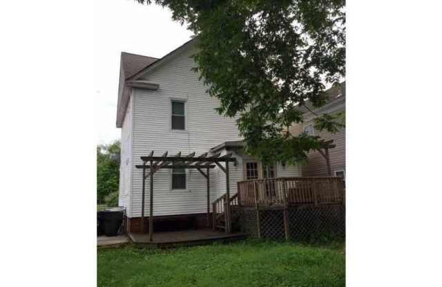207 Poplar Avenue Gallery 3