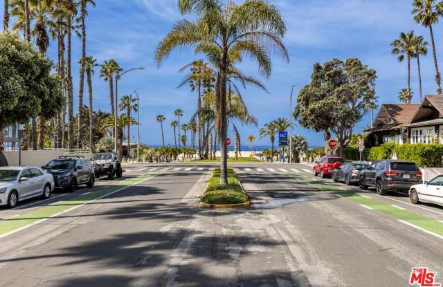 129 Ocean Park Boulevard Gallery 4