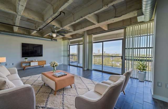 230 West Alabama Apartments Gallery 3
