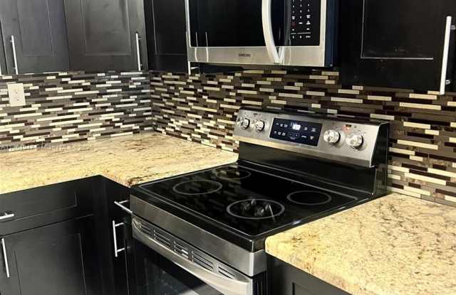 3621 NW 95th Ter photos photos