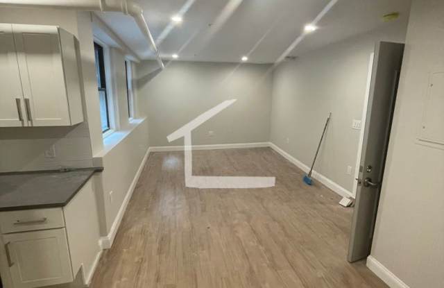 Gorgeous 1 bed unit near Cleveland Circle available 9/1/26 Gallery 1