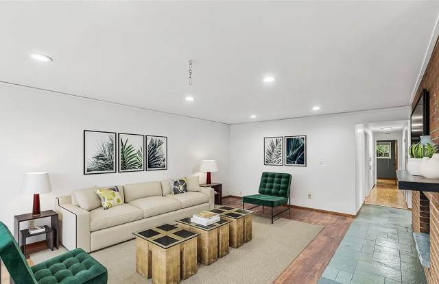 Midcentury 3bd in Bellevue Gallery 4