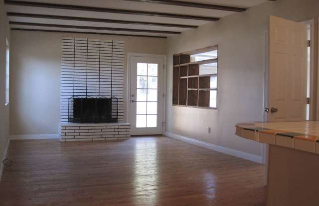 5009 La Crescenta Avenue Gallery 3