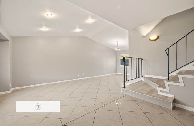 Beautiful Remodeled 4-Bedroom Home in a Golf Course Community! Gallery 4