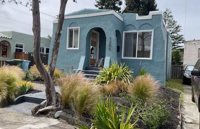 Advent - Large  Bright Two Bedroom Home Low Deposit! photos photos