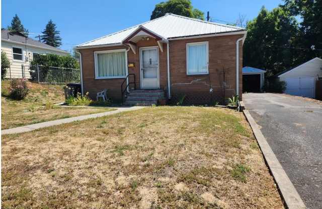 745 NW Charlotte St photos photos