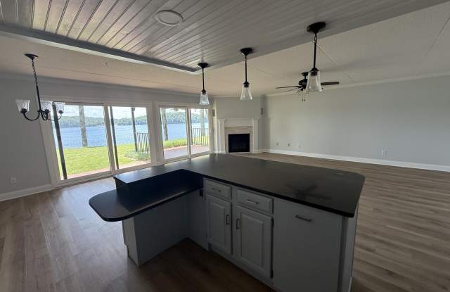 4336 Lakeshore Lane Gallery 4
