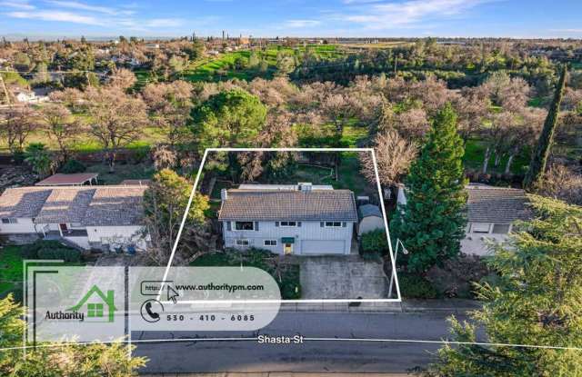 2705 Shasta St - Located on the West Side of Town, LARGE bonus room. - 2705 Shasta Street, Redding, CA 96001