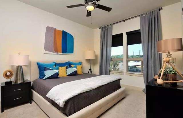 432 W Riverside Dr Gallery 3
