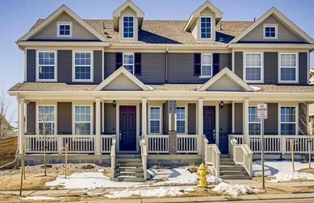 $500 Move in Special!! 2B/2.5B Pair Home with Deck and Yard photos photos