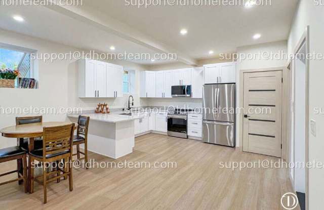 2511 Locust Ave W Gallery 4
