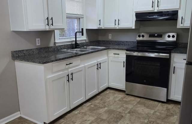 Sherwood Drive - 3 bedroom 2 bath located off of Cherokee in Florence! - 1110 Sherwood Drive, Florence, SC 29501