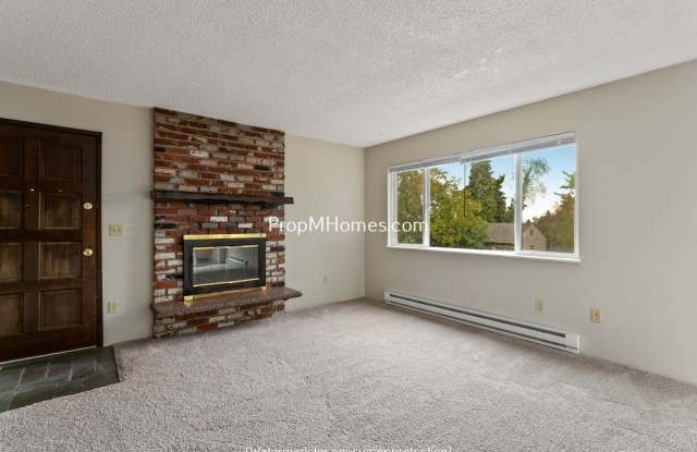 Cozy Two Bedroom Duplex in Oregon City - Parking Included! photos photos