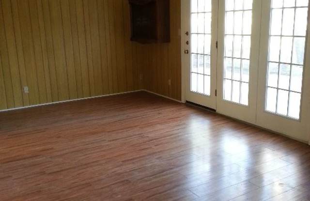 1608 Forest Hill Dr Gallery 3