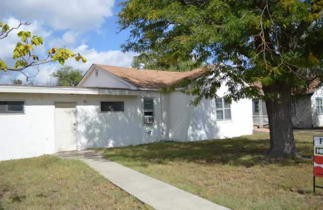 1104 W 14th Ln - 1104 West 14th Lane, Portales, NM 88130