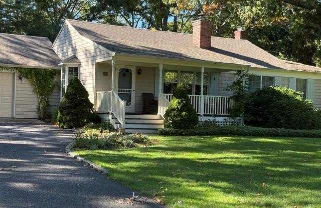61 Aspatuck Rd WHB Aspatuck Gallery 1