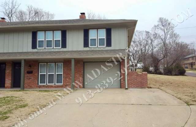 Remodeled 3 Bed 1 Bath Duplex in Overland Park-Available in JULY!! photos photos