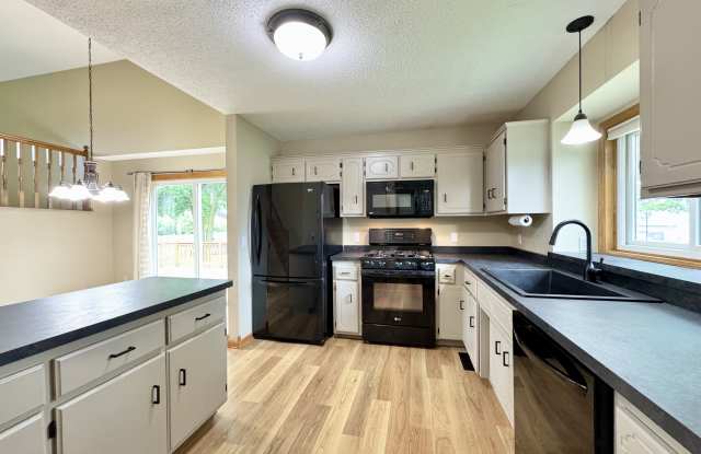 1440 Hunter Square - 1440 Hunter Square, Waconia, MN 55387