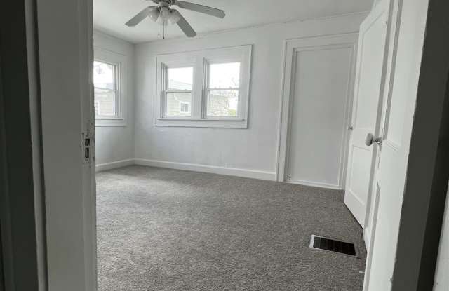3127 North Kenwood Avenue Gallery 3