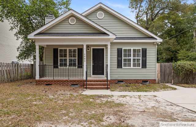 DOWNTOWN LIVING IN SOUTH KILBOURNE AREA - 4005 Hickory Street, Columbia, SC 29205