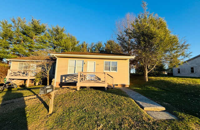 2 Bedroom, 1 Bath Duplex Gallery 1