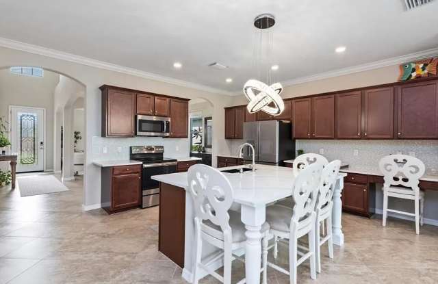 1610 Santiago Cir Gallery 3
