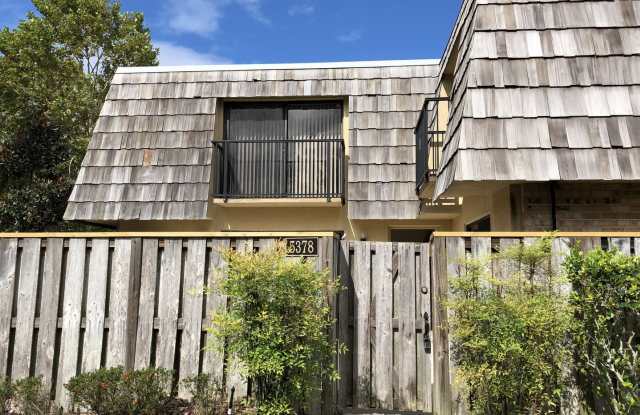 2/2.5 Townhouse Renovated W/ Private Courtyard !! Available Now! - 5378 Bamboo Court, Orlando, FL 32811