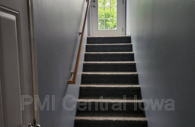 305 NE Kingwood Gallery 2