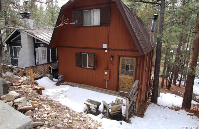 323 Hilltop Lane Gallery 1