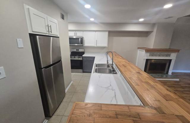 1586 Three Lantern Dr Gallery 3