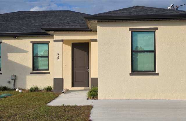 927 Chenault Street photos photos