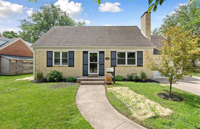 Quaint 4 Bed Cap Cod in Kettering photos photos