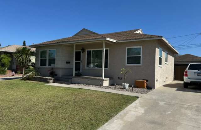 ***COMING SOON*** LAKEWOOD HOME   3BR/1BA ***BE THE FIRST TO APPLY** photos photos