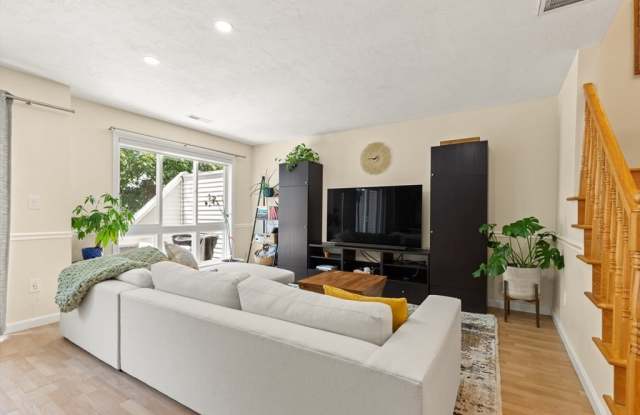 391 Hyde Park Avenue - 391 Hyde Park Avenue, Boston, MA 02131