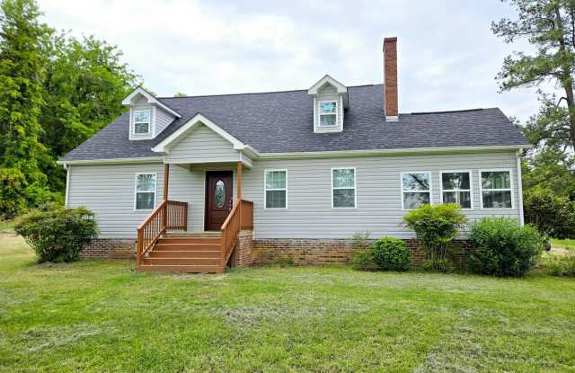 Amazing 4 bed room 3 bathroom home in the country with a large Private lot fully updated!!!!!!! Gallery 1