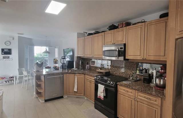 1055 Yellow Birch Terrace, Hollywood, FL 33019 photos photos