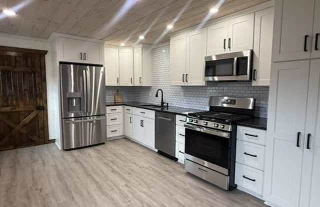 22195 College Hill Road Gallery 1