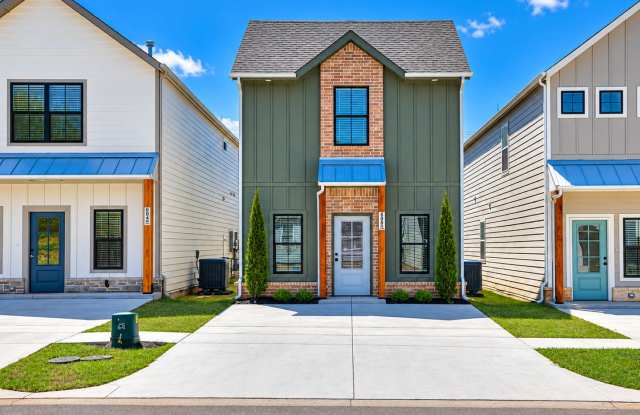 Charming 3-Bedroom Modern Farmhouse Townhome in Edmond Gallery 1