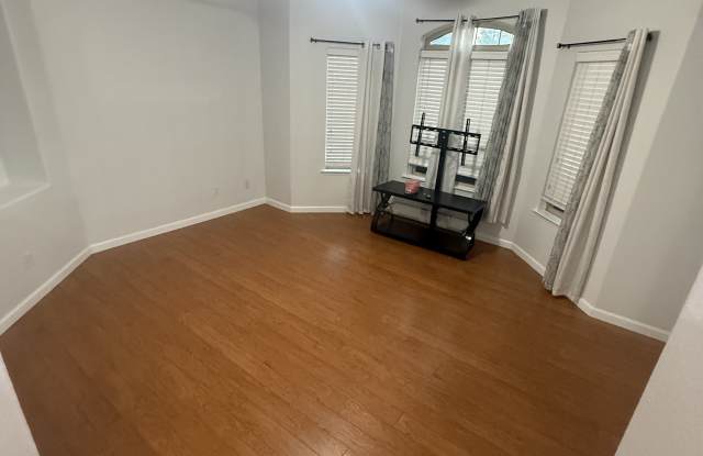 7635 North Ann Avenue Gallery 1