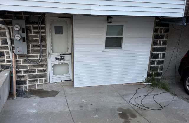 4050 Maywood St (basement) photos photos