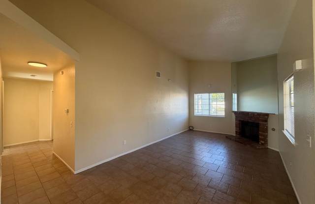 Lancaster 3 bedroom - AVAILABLE NOW! Gallery 4