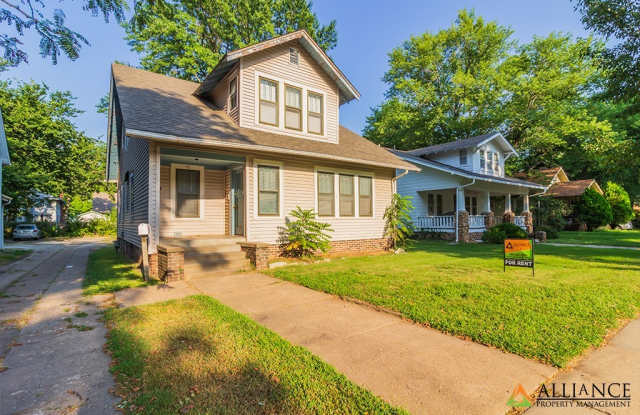 Sixteenth St. 326 N. - 326 North 16th Street, Manhattan, KS 66502